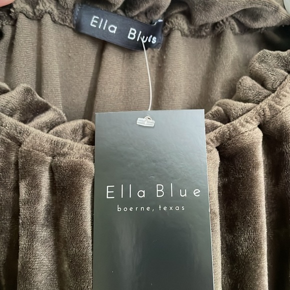 Crushed Velvet Olive Ruffle top by Ella Blue . NEW with tags . Size Small - Picture 2 of 6